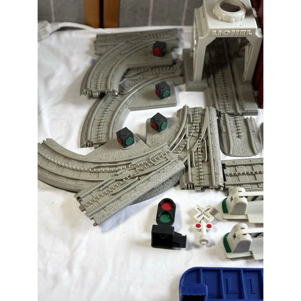Lionel Little Lines Freight Train Set Lot With Red Caboose (Not Complete)